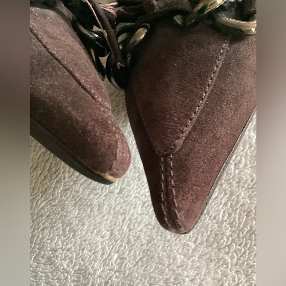 Prada Ladies Suede Pumps - Picture 13 of 15